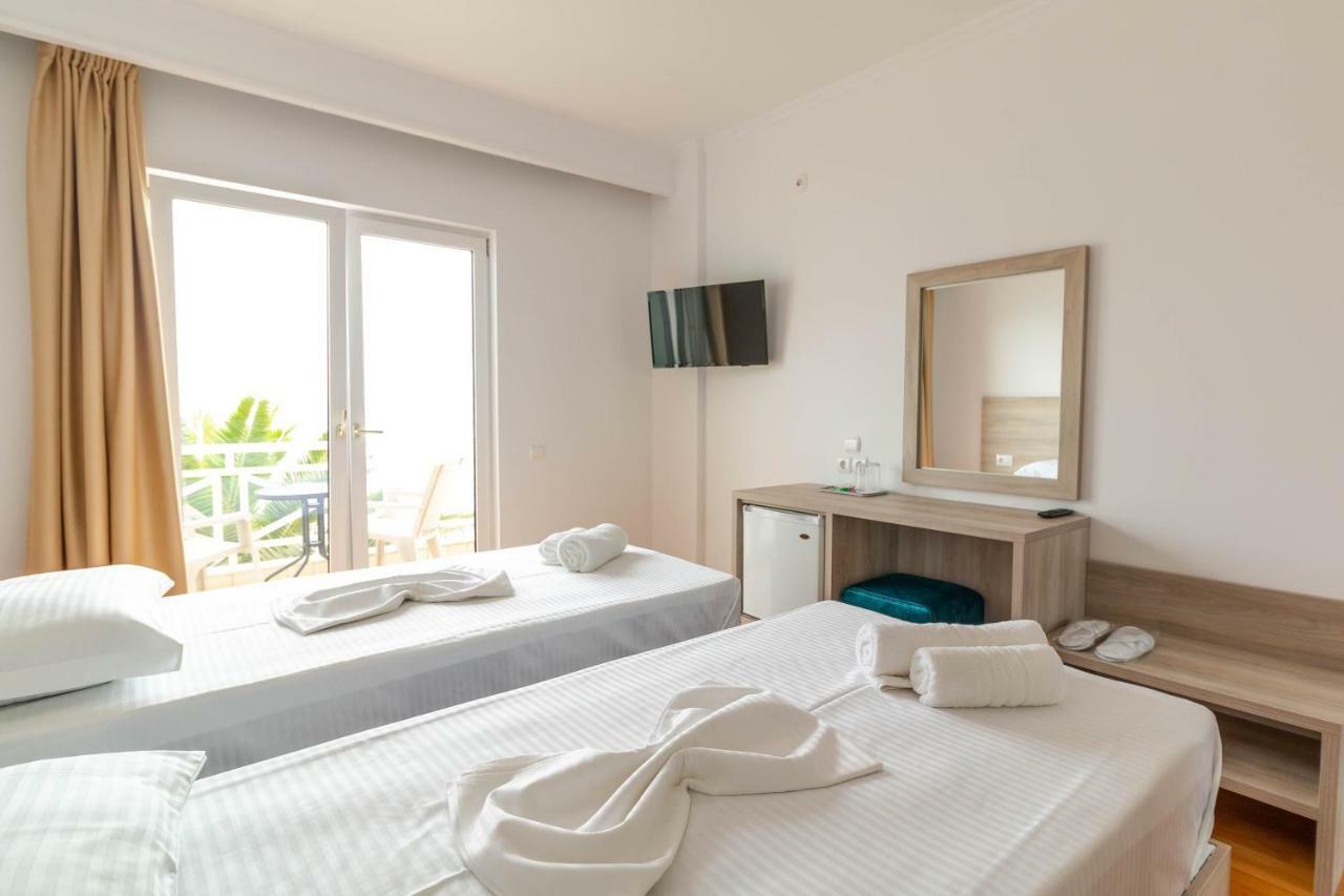 Sun N Blue Hotel Sarandë 외부 사진