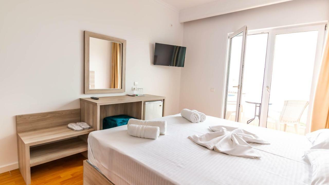 Sun N Blue Hotel Sarandë 외부 사진